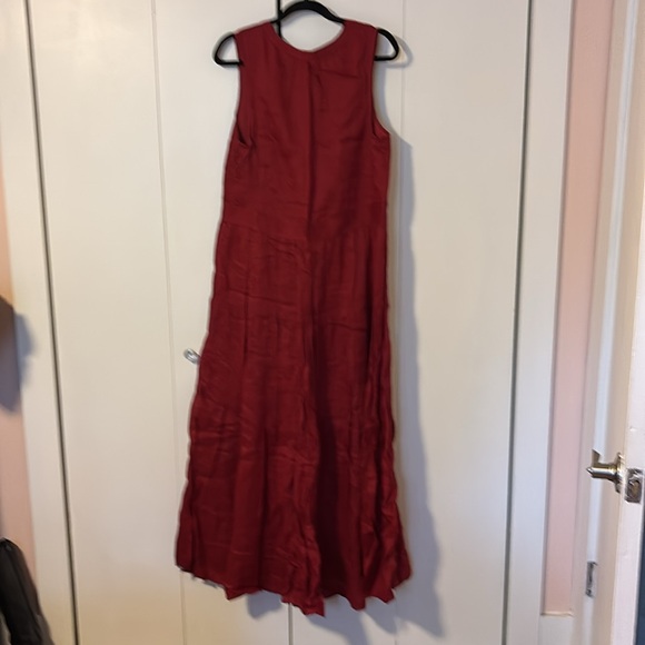 Red dress - Picture 2 of 3